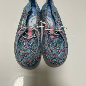 Girls' Light Blue Patterned Slip-On Sneakers with Pink Accents